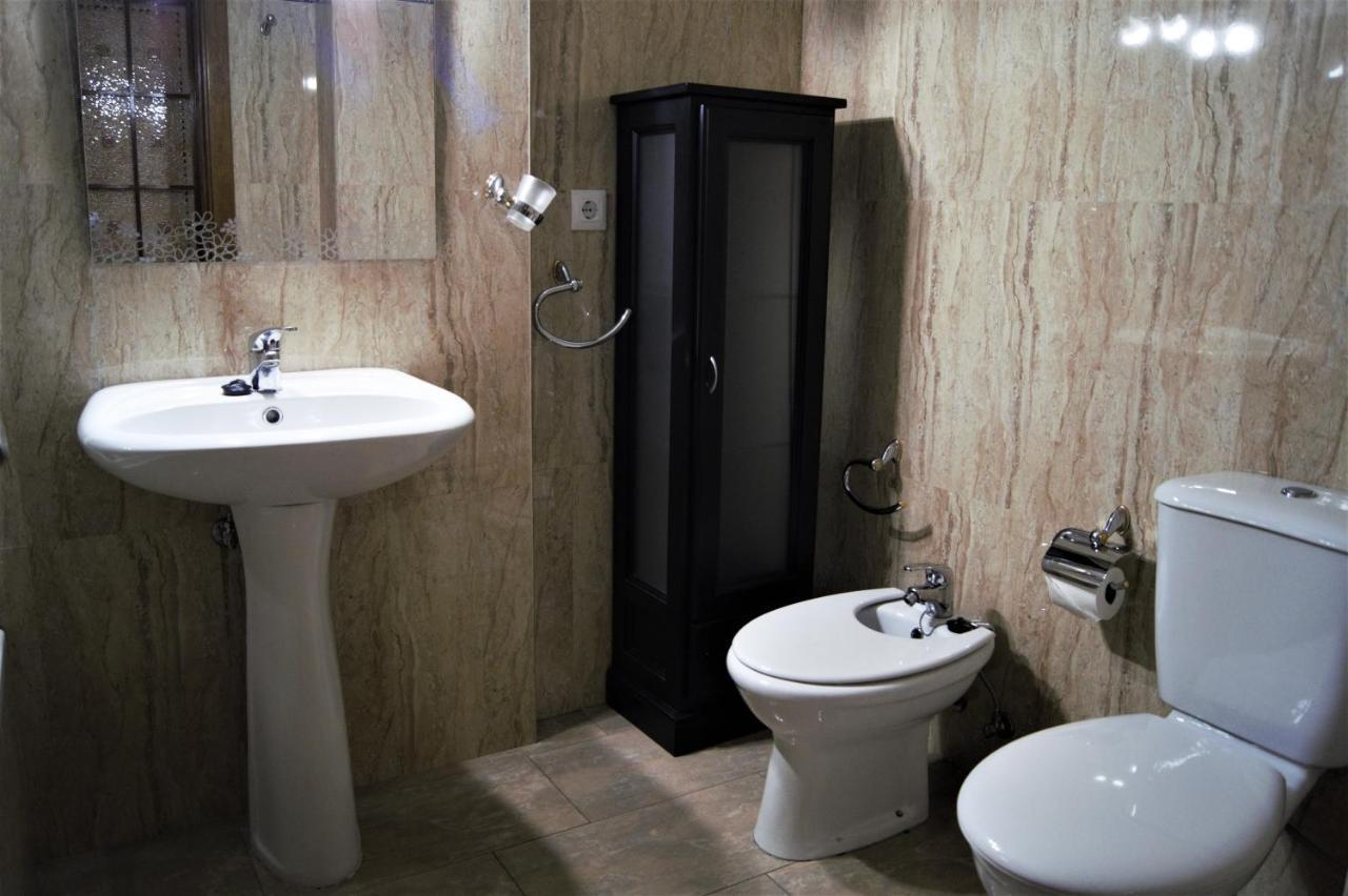 Amplio Piso 8 Mts Mezquita - Wifi - A/C - Parking Кордоба Екстериор снимка